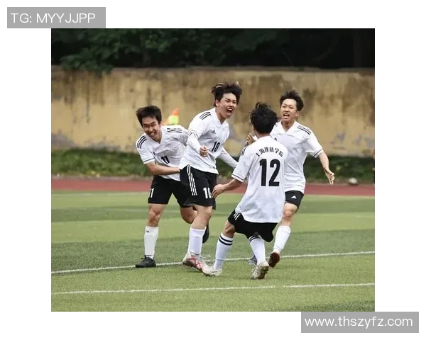 昔日足球巨星周正的风采与荣耀回顾照片集